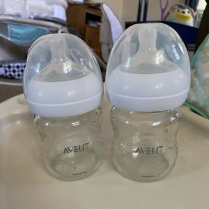 2 glass avent baby bottles
